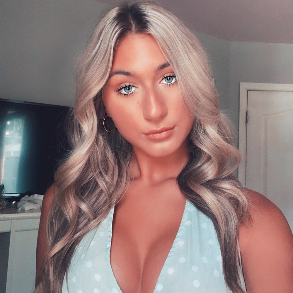 Meet your Posher, Olivia